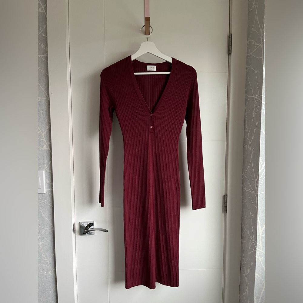 Aritzia Wilfred V-neck Red Long Sleeve Dress😍😍😍